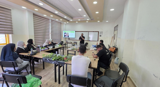 Palestine Polytechnic University (PPU) - جامعة بوليتكنك فلسطين ونادي الزيتونة الزراعي يختتمان دورة "تقنيات تجذير النباتات" لتعزيز التنمية المستدامة ودعم المجتمع الزراعي