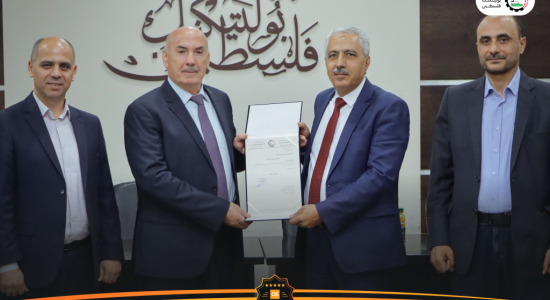 Palestine Polytechnic University (PPU) - جامعة بوليتكنك فلسطين تمنح العالم الأكاديمي كريم طهبوب لقب "أستاذ شرف" وسط إشادات واسعة من قيادة الجامعة وطلابه العمداء
